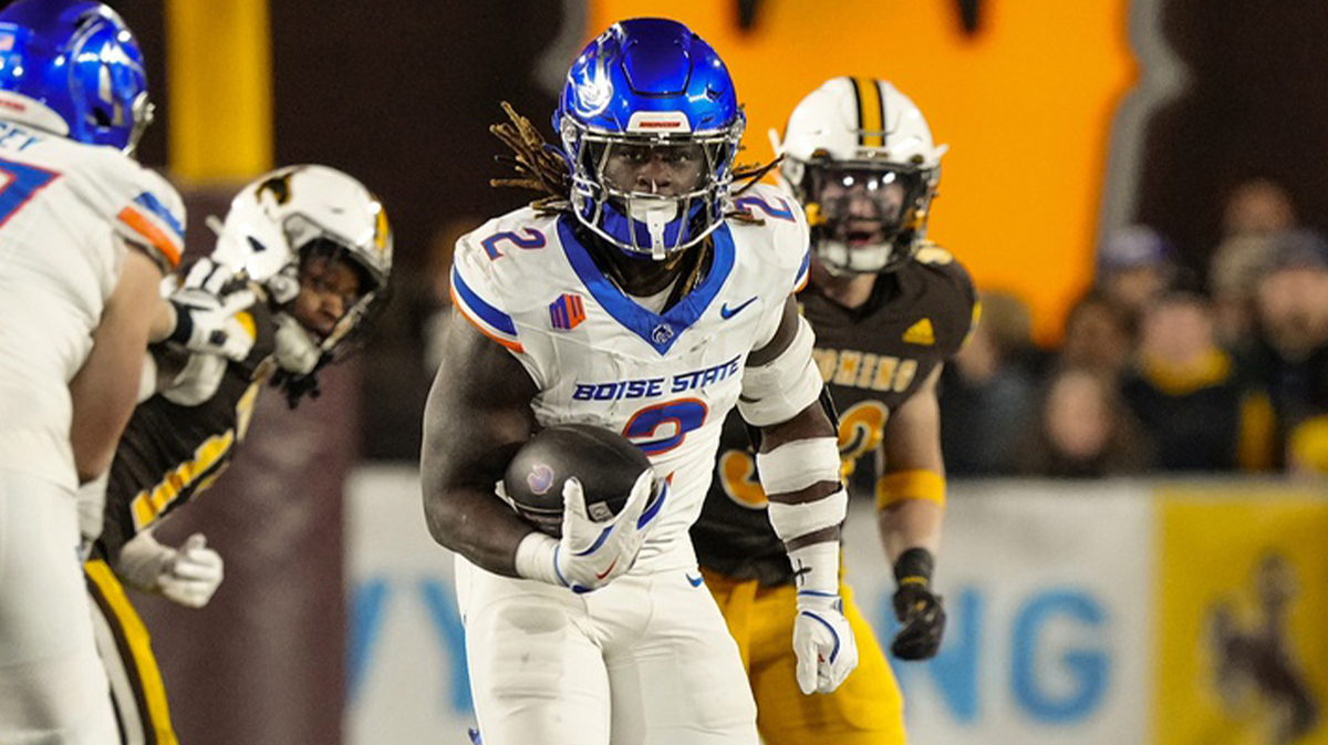 Boise State Broncos running back Ashton Jeanty (2) runs for a touchdown against the Wyoming Cowboys during the first quarter at Jonah Field at War Memorial Stadium.