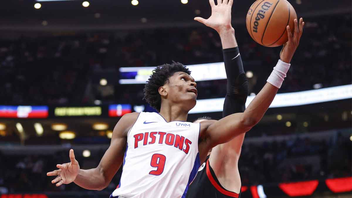 Detroit Pistons forward Ausar Thompson (9) goes to the basket against the Chicago Bulls during the first half at United Center.