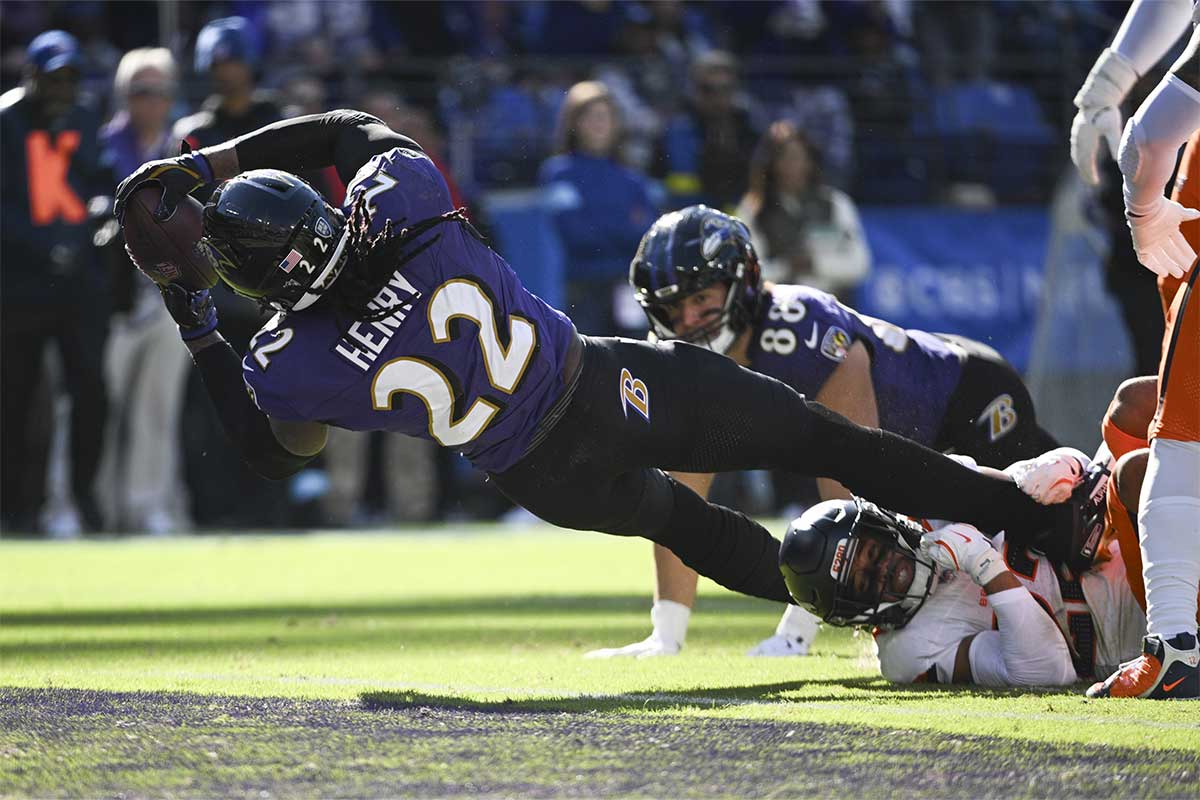 Ravens' Derrick Henry passes Barry Sanders with 100th rushing TD