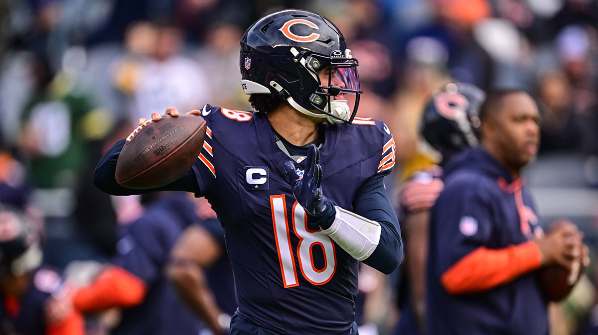 Chicago Bears quarterback Caleb Williams (18) warms up before the game against the Green Bay Packers at Soldier Field.
