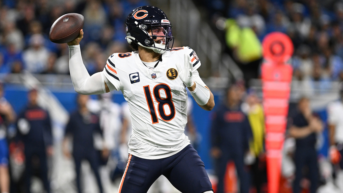 Bears quarterback Caleb Williams (18) throws a pass against the Detroit Lions in the second quarter at Ford Field