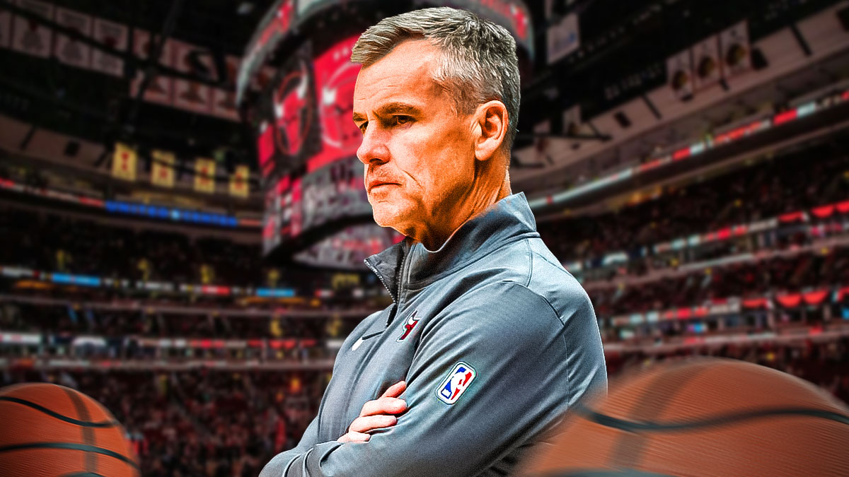Billy Donovan, Bulls, Cavaliers, Bulls Cavaliers, Billy Donovan Bulls, Billy Donovan looking upset with Bulls arena in the background