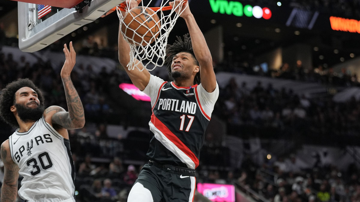  Portland Trail Blazers guard Shaedon Sharpe (17) dunks in front of San Antonio Spurs forward Julian Champagnie (30) in the second half at Frost Bank Center. 