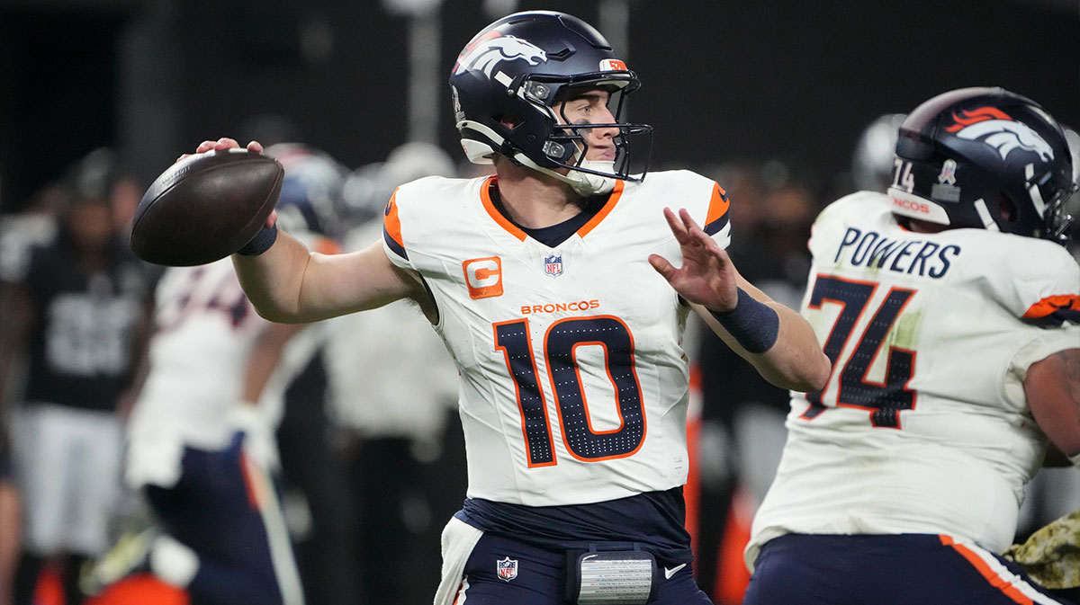 Denver Broncos quarterback Bo Nix (10) throws the ball in the fourth quarter against the Las Vegas Raiders at Allegiant Stadium.