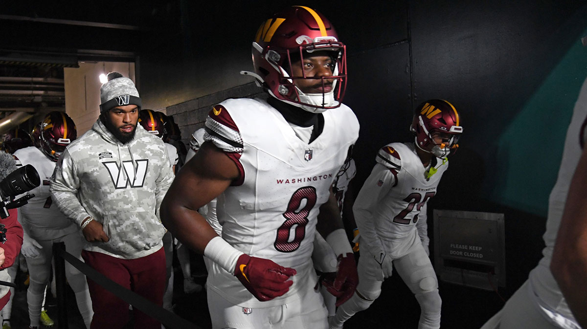 Washington Commanders running back Brian Robinson Jr. (8) against the Philadelphia Eagles at Lincoln Financial Field.
