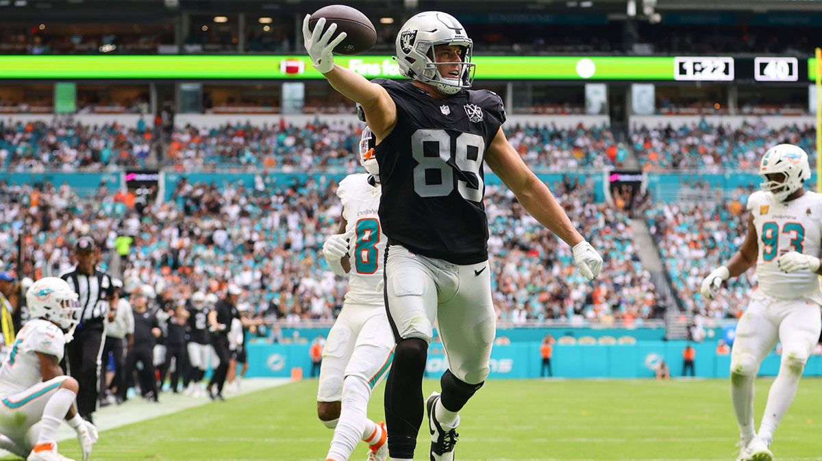 Las Vegas Raiders tight end Brock Bowers (89) runs with the football for a touchdown against the Miami Dolphins during the third quarter at Hard Rock Stadium.