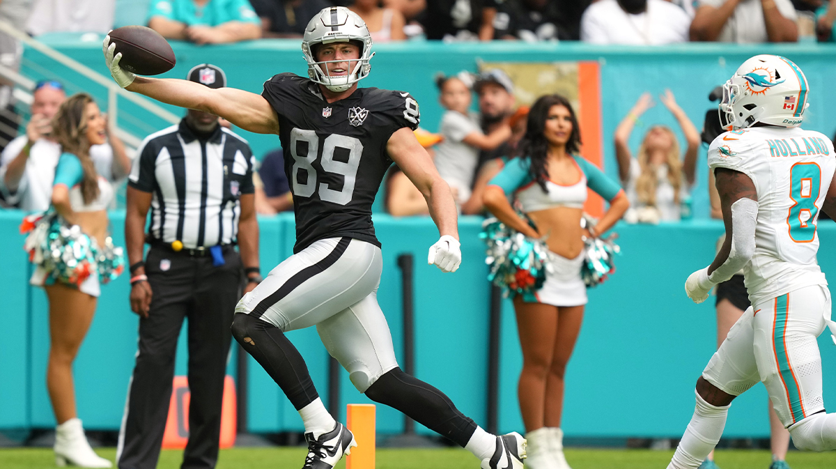 Las Vegas Raiders tight end Brock Bowers (89) scores a touchdown past Miami Dolphins safety Jevon Holland (8) in the third quarter at Hard Rock Stadium.
