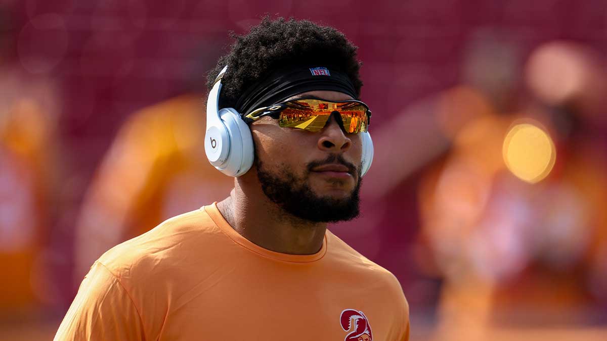 Tampa Bay Buccaneers safety Antoine Winfield Jr. (31) warms up before a game against the Atlanta Falcons at Raymond James Stadium