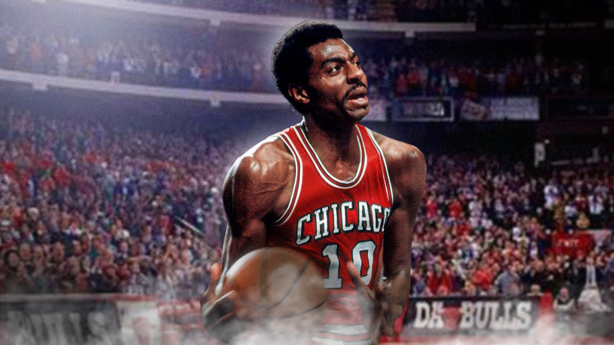 Bob Love, Bulls, Bob Love Bulls, Bob Love death, Bob Love cancer, Bob Love in Bulls uni with Bulls arena in the background