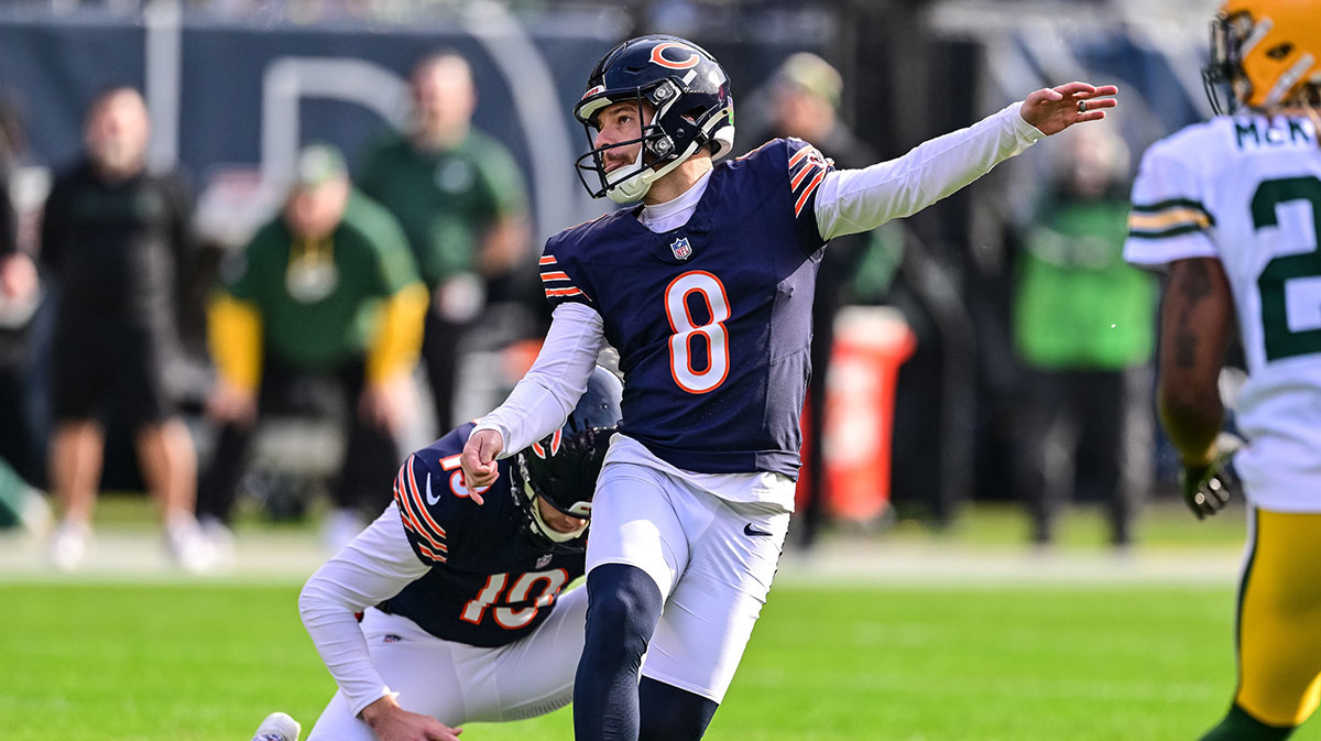 Chicago Bears kicker Cairo Santos (8) watches his successful field goal against the Green Bay Packers during the first quarter at Soldier Field. 