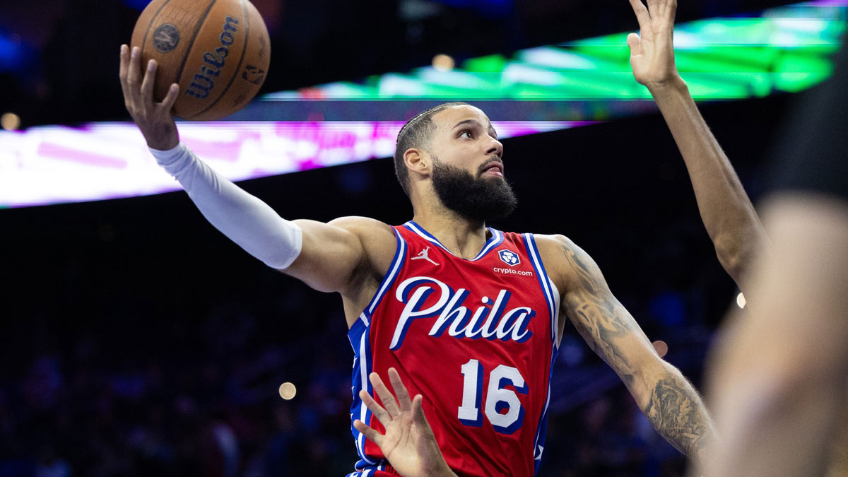 Philadelphia 76ers forward Caleb Martin (16) discs on a recording on a new York Knicks during the third quarter in the Vells Fargo Center.