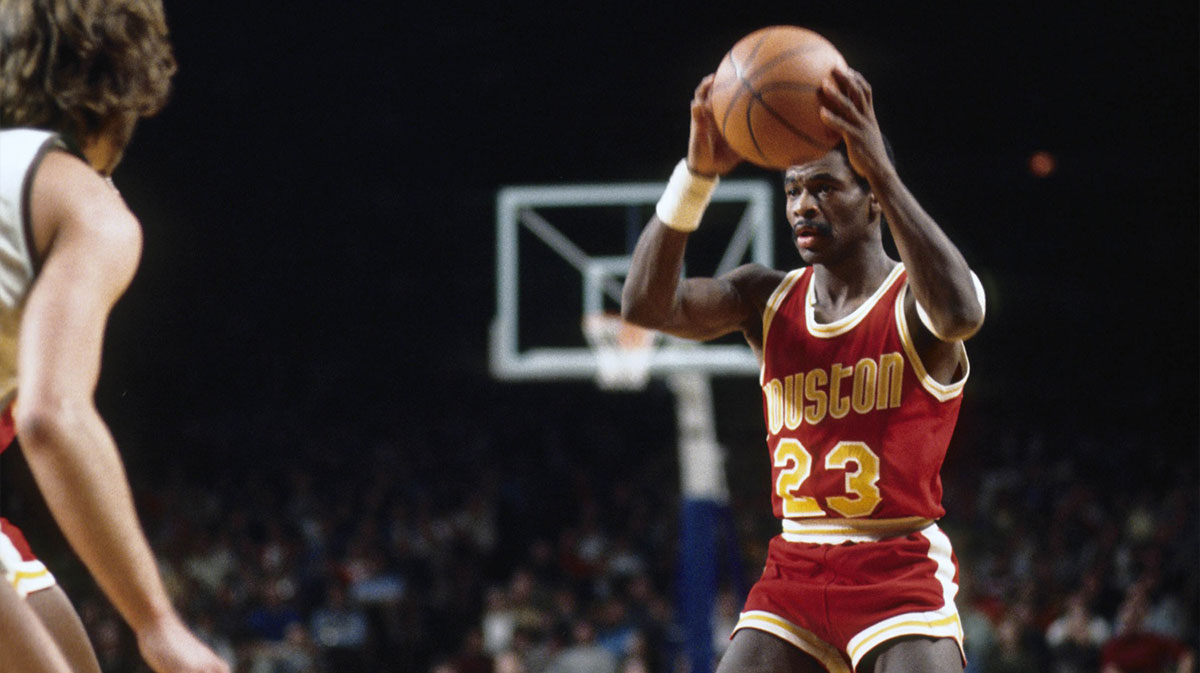 Houston Rockets guard Calvin Murphy (23) in action during the 1975 season.