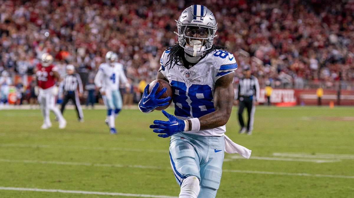 Dallas Cowboys wide receiver CeeDee Lamb (88) catches the football for a touchdown against the San Francisco 49ers in the fourth quarter at Levi's Stadium. The Cowboys hope to salvage their season starting with a win over the Texans in Week 11.