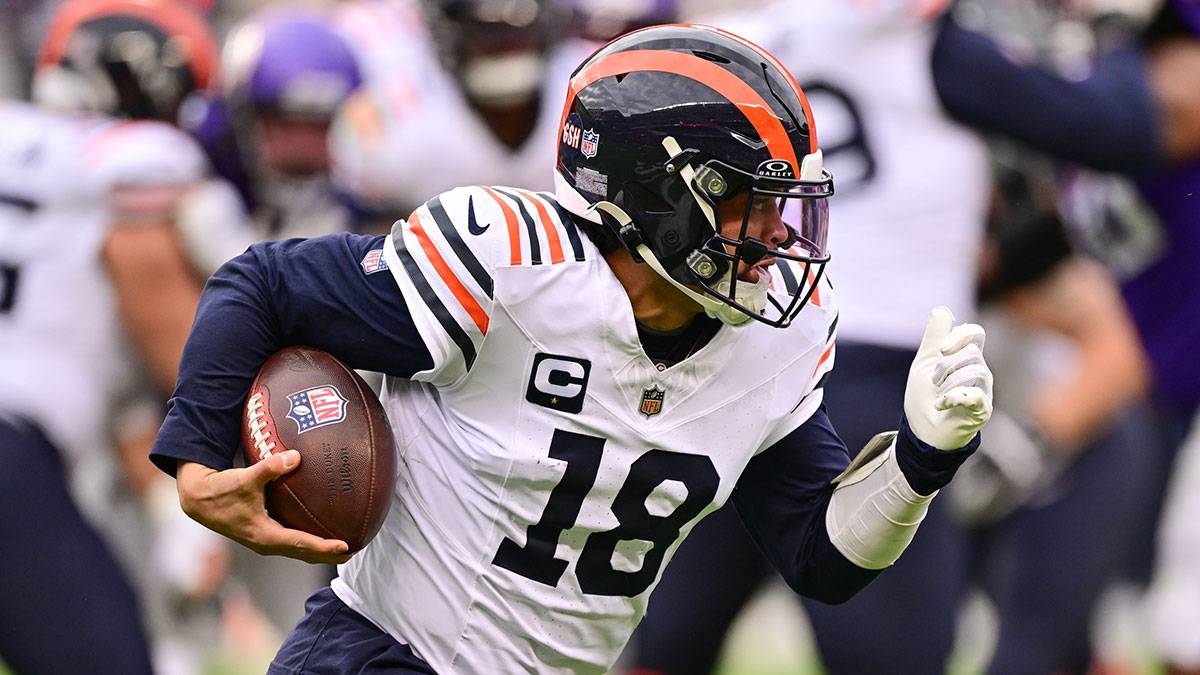 Chicago Bears quarterback Caleb Williams (18) runs the ball against the Minnesota Vikings during the fourth quarter at Soldier Field.