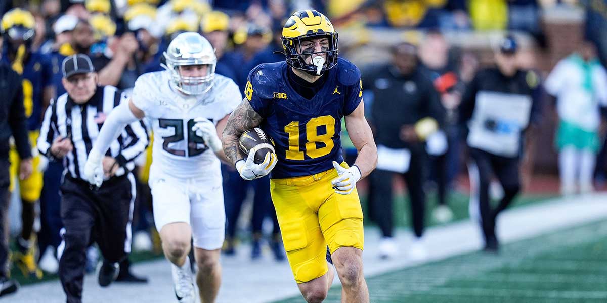 Michigan tight end Colston Loveland (18) runs against Oregon linebacker Bryce Boettcher (28) during the first half at Michigan Stadium