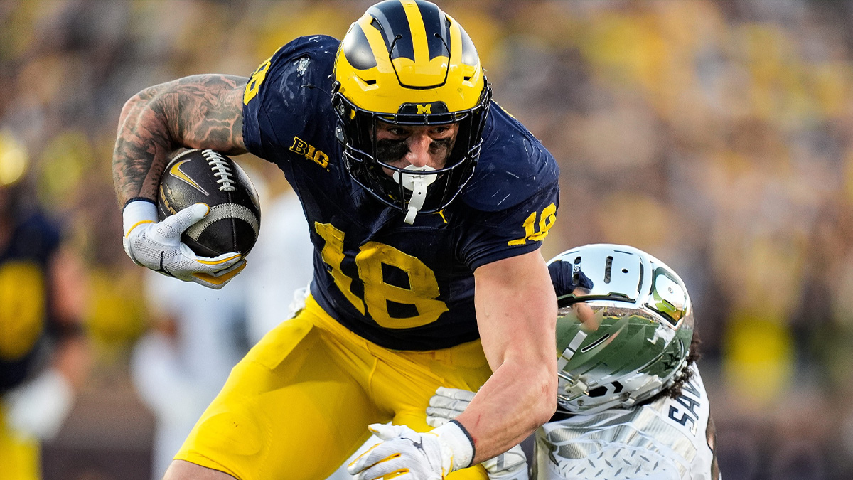 Michigan tight end Colston Loveland (18) makes a catch against Oregon defensive back Kobe Savage (5) during the second half at Michigan Stadium in Ann Arbor on Saturday, Nov. 2, 2024.