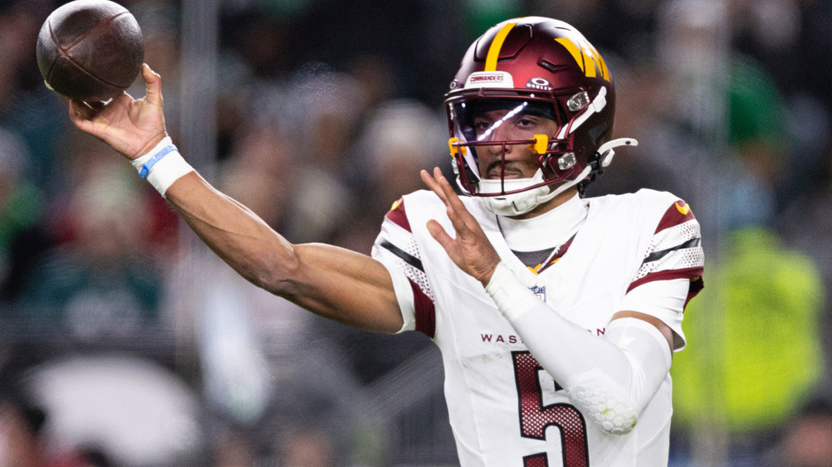 Commanders quarterback Jayden Daniels (5) throws the ball against the Philadelphia Eagles during the second quarter at Lincoln Financial Field. 