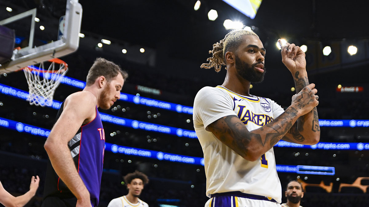 Los Angeles Lakers guard D'Angelo Russell (1) signals a holding foul against the Toronto Raptors during the second half at Crypto.com Arena.