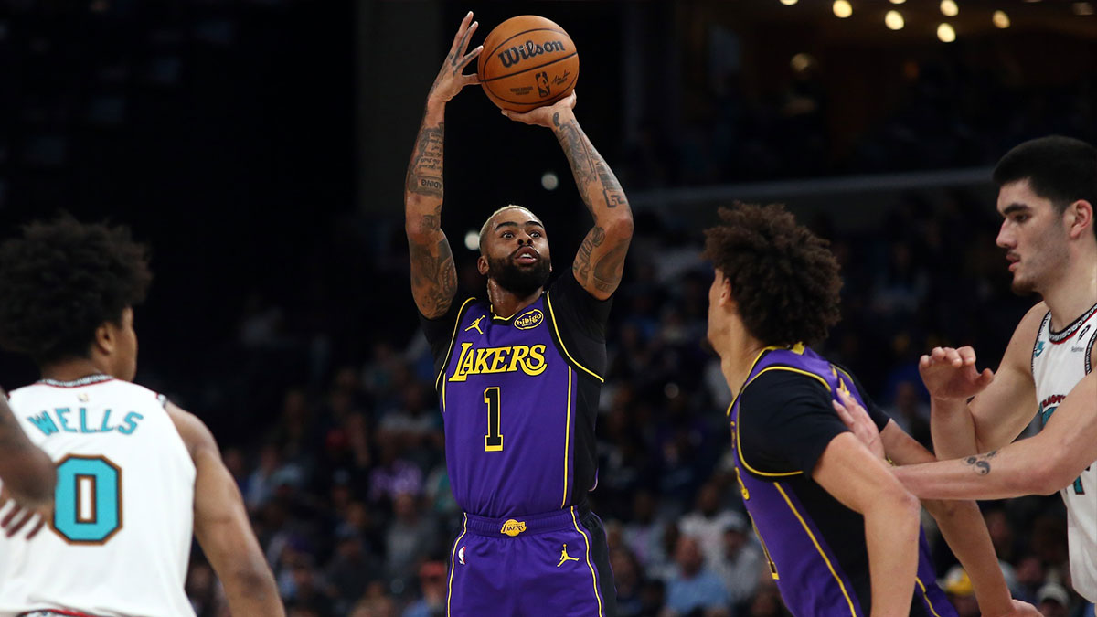 Los Angeles Lakers guard D'Angelo Russell (1) shoots on three during the first half against the Memphis Grizzlies on FedExForum