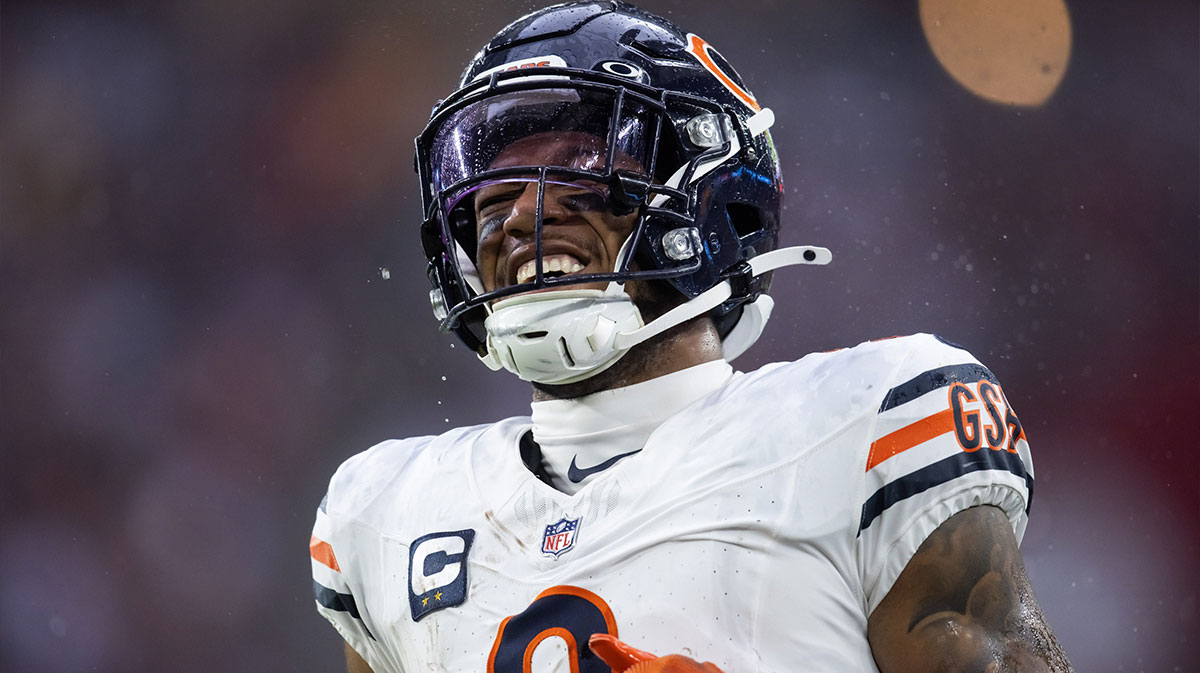 Chicago Bears wide receiver DJ Moore (2) against the Arizona Cardinals at State Farm Stadium.