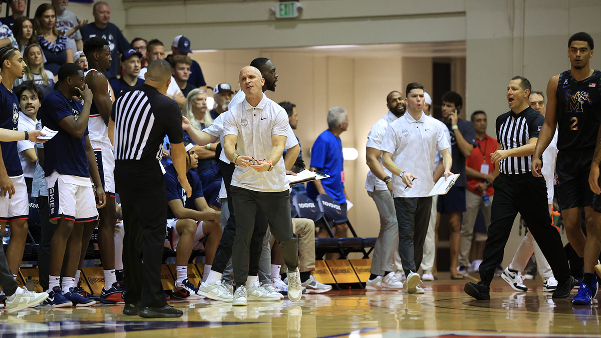 Connecticut Huskies head coach Dan Hurley, center, reacts to play as his team takes on the Memphis Tigers during the first half of an NCAA college basketball game at Lahaina Civic Center