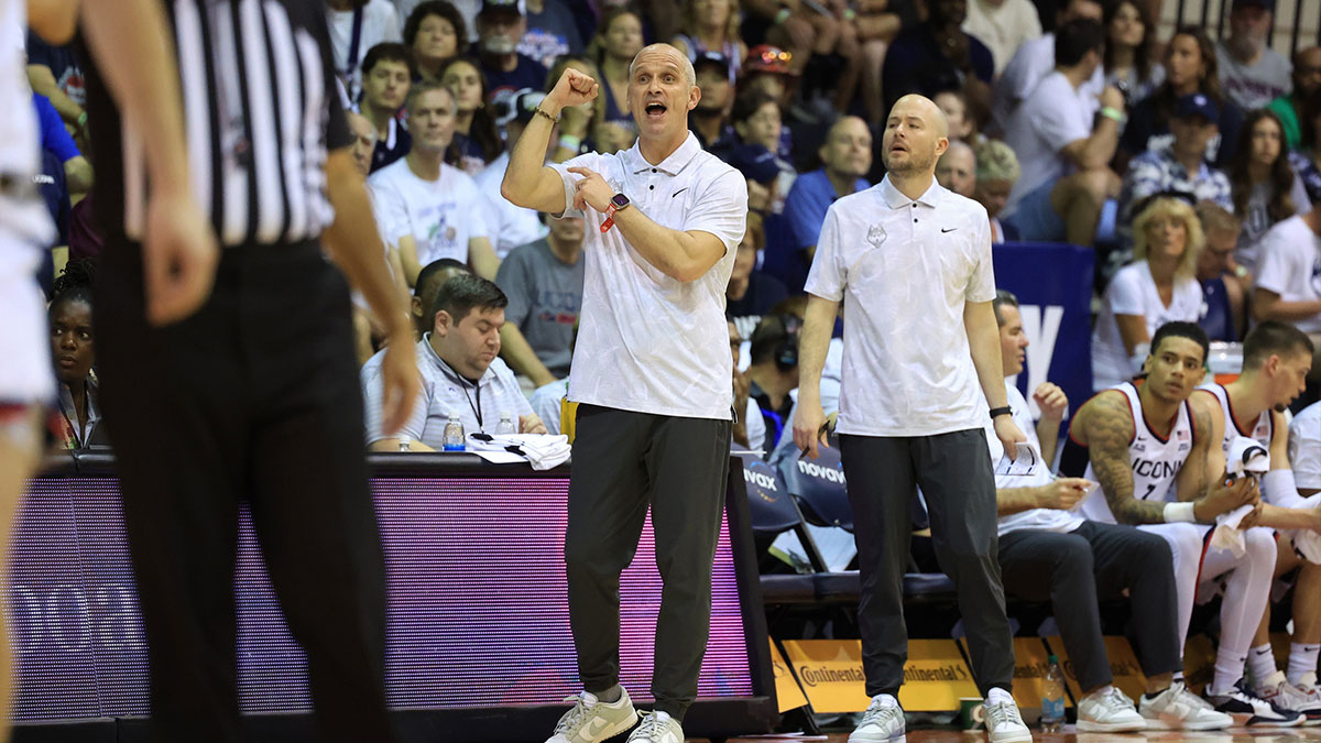 UConn Huskies head coach Dan Hurley, center, reacts to play as his team takes on the Memphis Tigers during the first half of the Maui Invitational