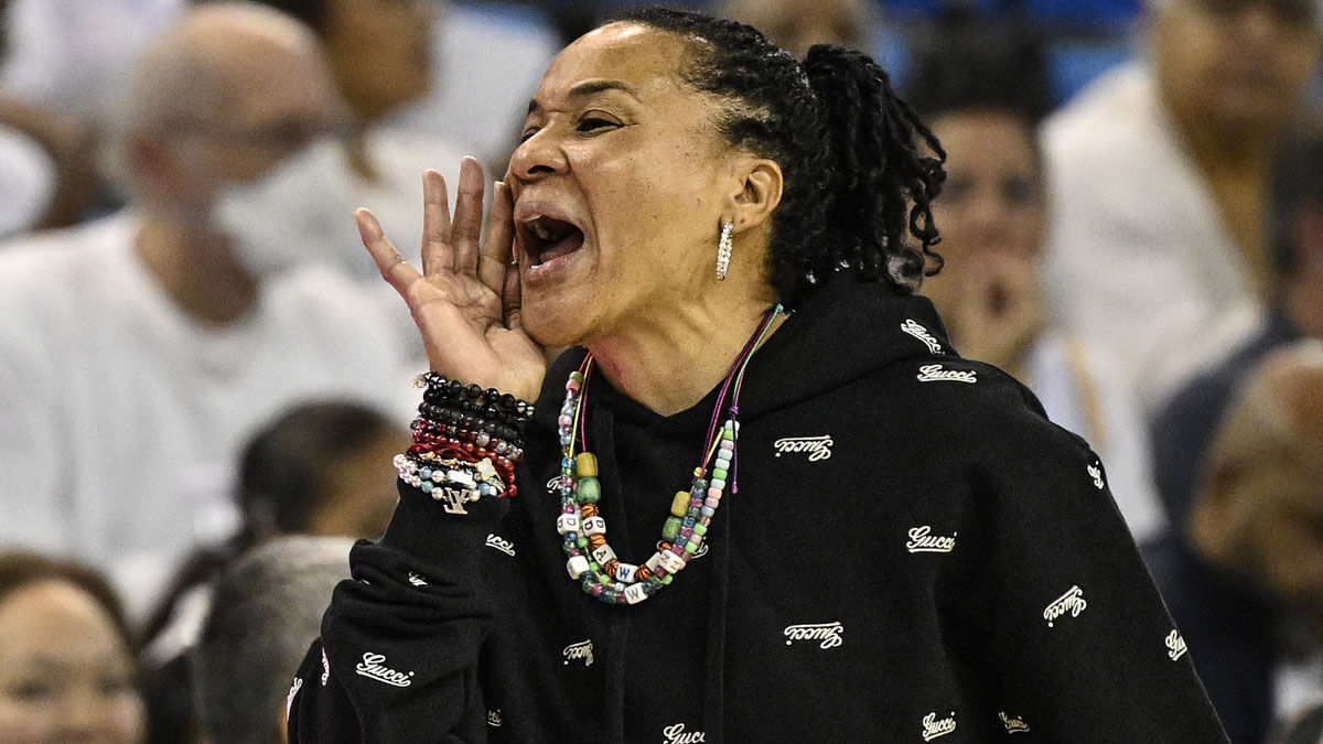 https://wp.clutchpoints.com/wp-content/uploads/2024/11/Dawn-Staley-during-South-Carolinas-game-vs.-UCLA.jpg