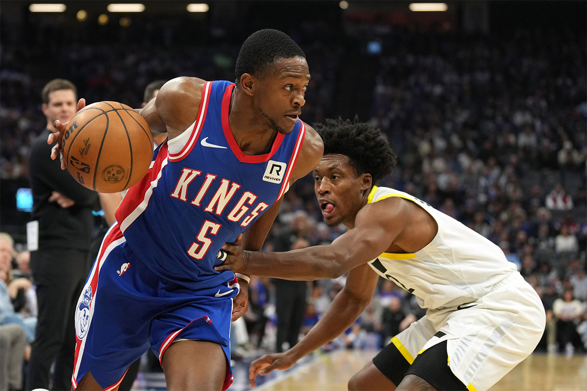 Sacramento Kings guard De'Aaron Fox (5) dribbles against Utah Jazz guard Collin Sexton (right) during the second quarter at Golden 1 Center.