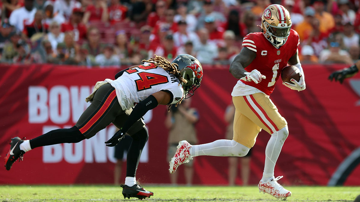 San Francisco 49ers wide receiver Deebo Samuel Sr. (1) runs past Tampa Bay Buccaneers cornerback Tyrek Funderburk (24) during the second half at Raymond James Stadium.