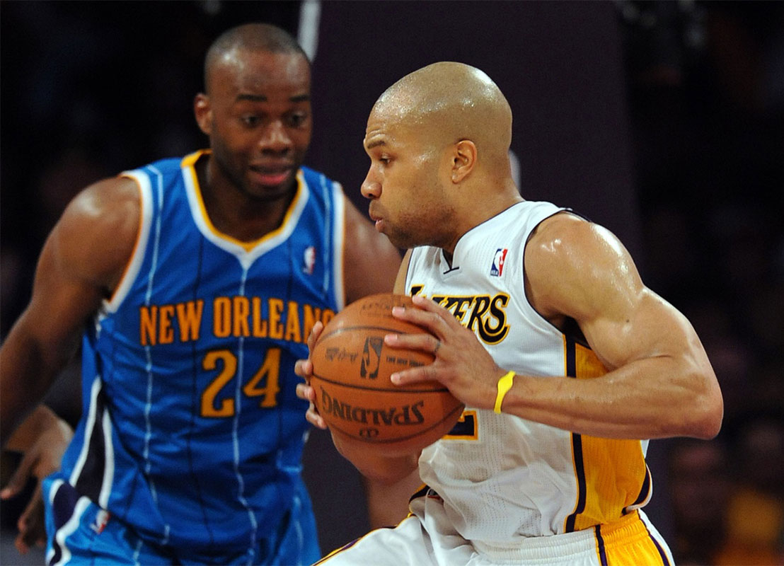 New Orleans Hornets Power Forward Carl Landri (24) Banned Los Angeles Lakers Gard Guard Guard Derek Fisher (2) During the second half of the game, one of the first rounds of the playoffs in the NBA in 2011. at Staples Center. Hornets won 109-100. 