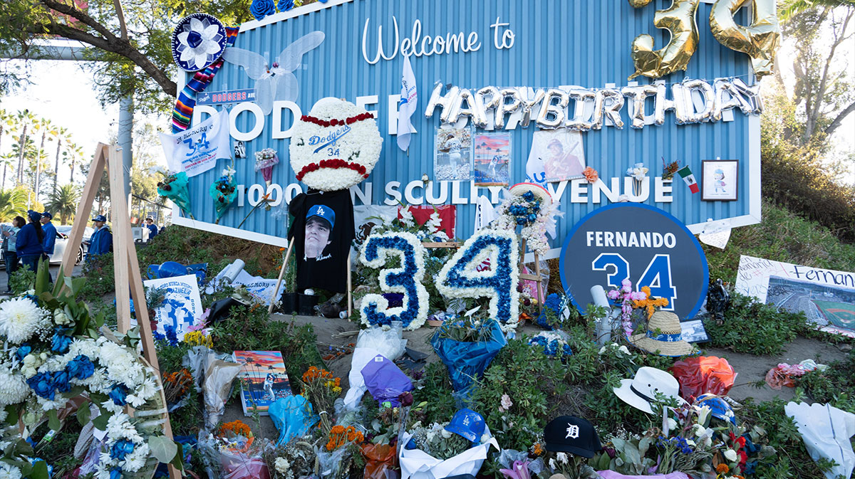 Dodgers fans pay special tribute to Fernando Valenzuela during World