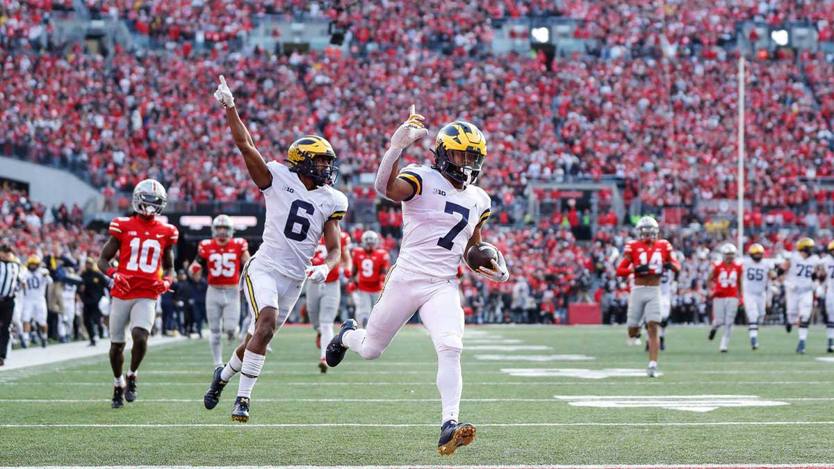 Michigan running back Donovan Edwards runs for a touchdown against Ohio State during the second half at Ohio Stadium