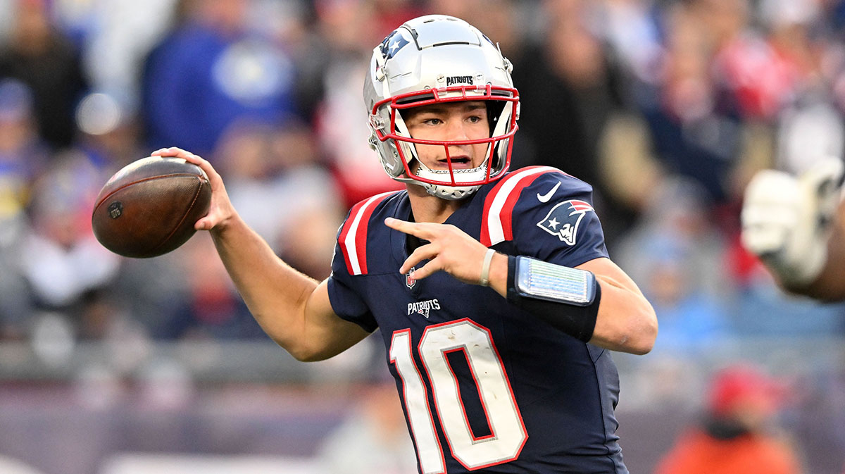New England Patriots quarterback Drake Maye (10) throws the ball against the Los Angeles Rams during the second half at Gillette Stadium.