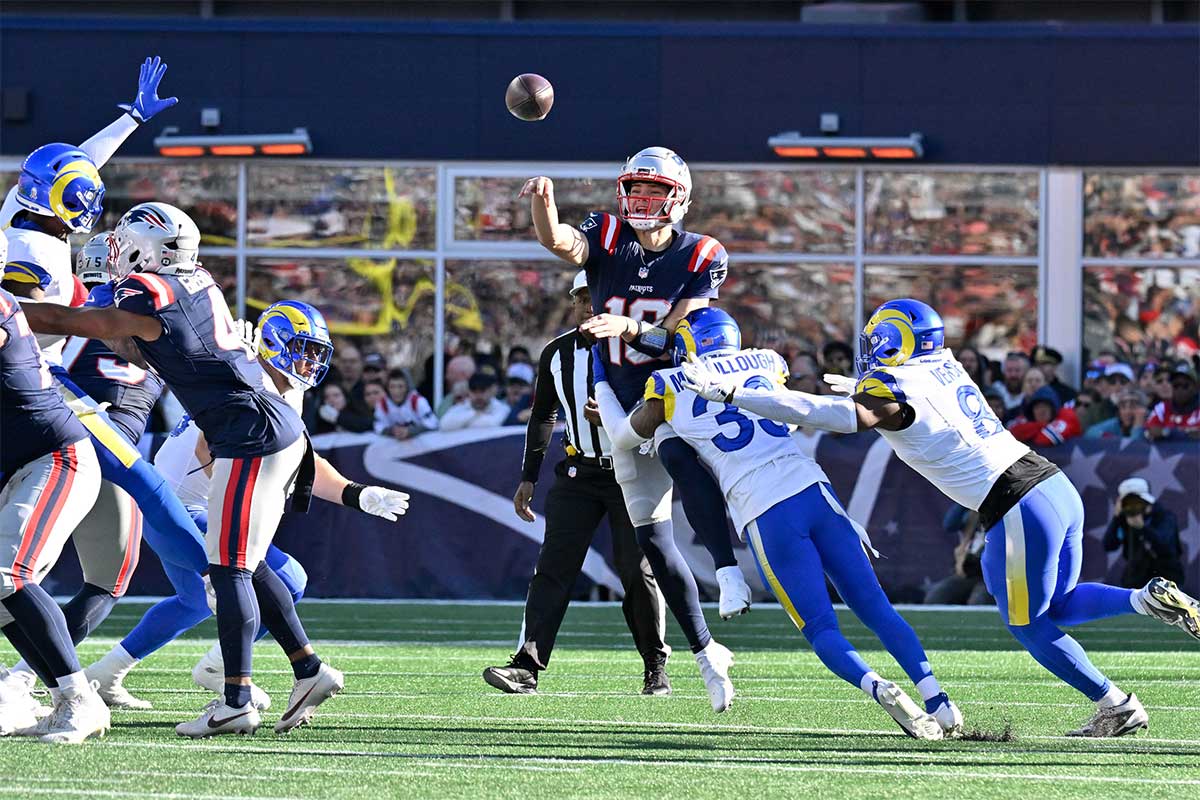 New England Patriots quarterback Drake Maye (10) throws a pass during the first half against the Los Angeles Rams at Gillette Stadium.