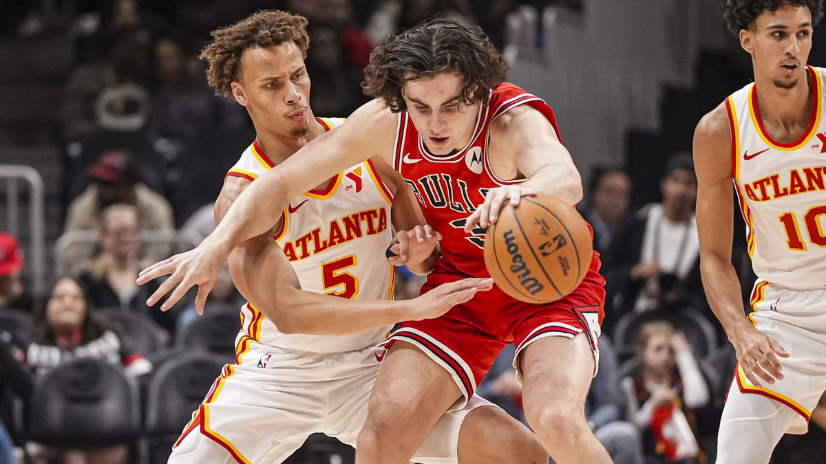 Nov 9, 2024; Atlanta, Georgia, USA; Atlanta Hawks guard Dyson Daniels (5) and Chicago Bulls guard Josh Giddey (3) battle for the NBA ball during the first half at State Farm Arena. Mandatory Credit: Dale Zanine-Imagn Images