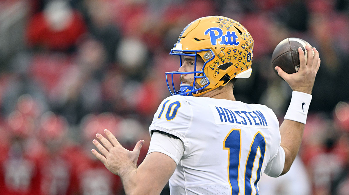 Pittsburgh Panthers quarterback Eli Holstein (10) throws against the Louisville Cardinals during the first quarter at L&N Federal Credit Union