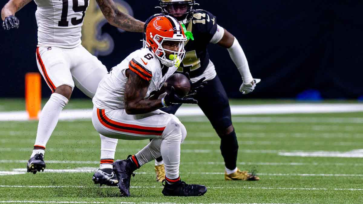 Cleveland Browns wide receiver Elijah Moore (8) catches a pass against New Orleans Saints cornerback Kool-Aid McKinstry (14) during the second half at Caesars Superdome.