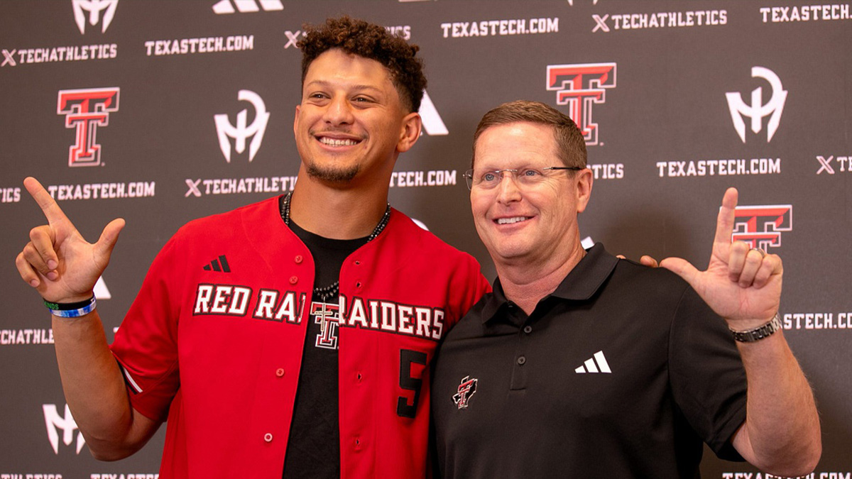 Texas Tech football pays tribute to Patrick Mahomes