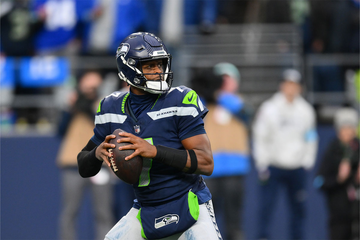 Seattle Seahawks quarterback Geno Smith (7) looks to pass the ball against the Arizona Cardinals during the second half at Lumen Field.