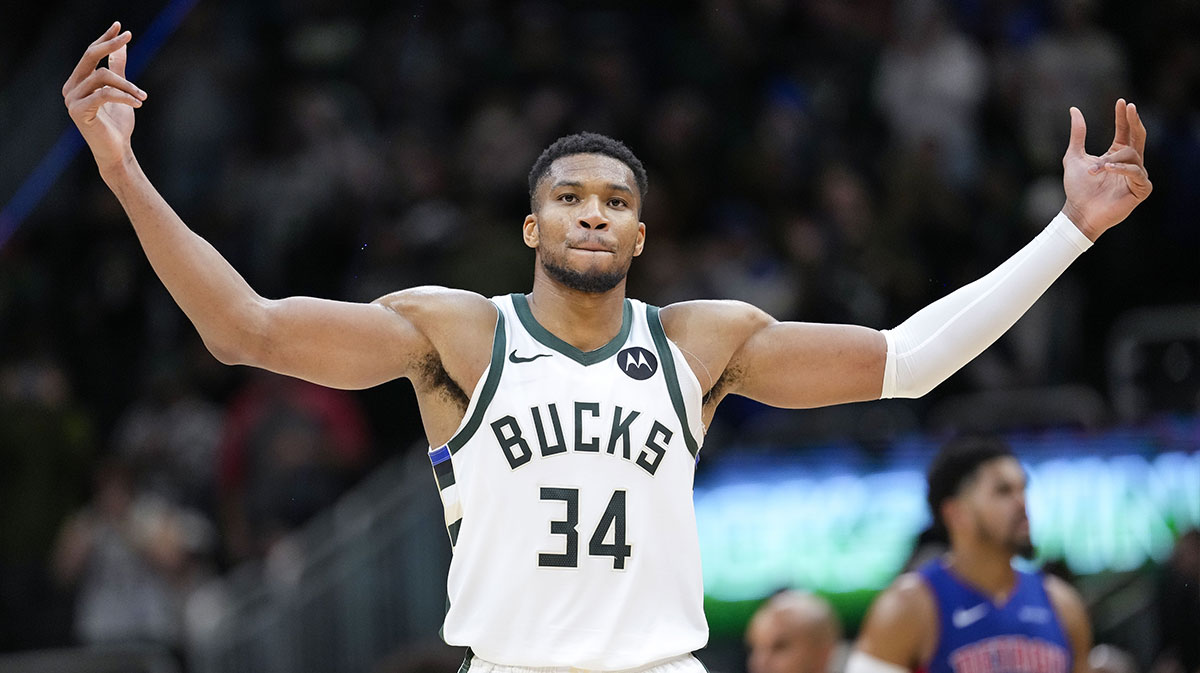 Milvaukee Bucks Next Giannis Antetokounpo (34) Celebrates the monitoring of the game against Detroit pistons to Fiserv Forum.