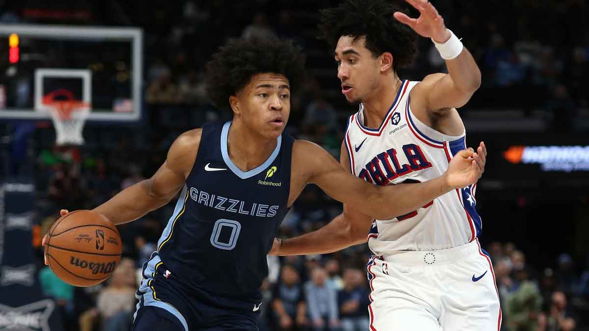 Memphis Grizzlies forward Jaylen Wells (0) drives to the basket as Philadelphia 76ers guard Jared McCain (20) defends during the second half at FedExForum.