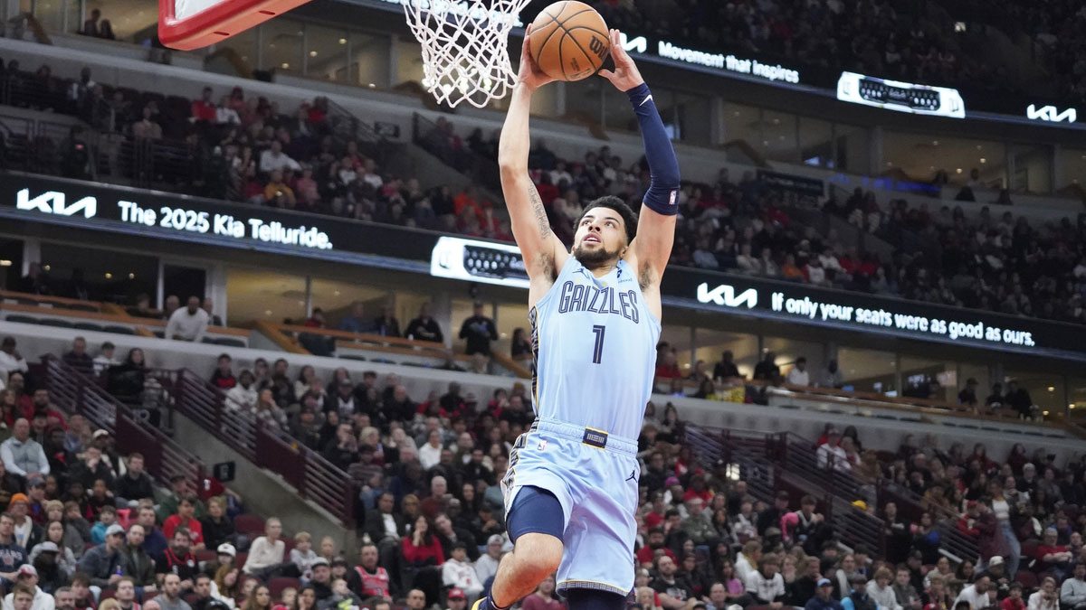 Memphis Grizzlies guard Scotty Pippen Jr. (1) scores on a breakaway against the Chicago Bulls during the first quarter at United Center.