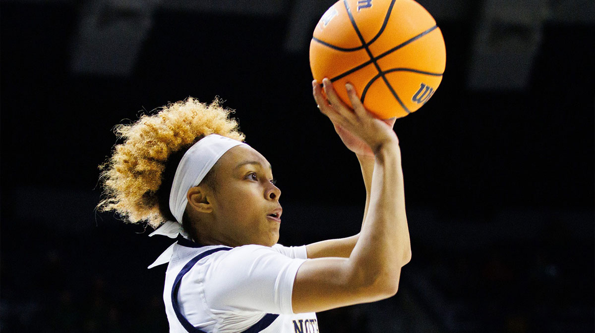 Notre Dame women's basketball guard Hannah Hidalgo shoots the ball during a NCAA women's basketball game against James Madison.