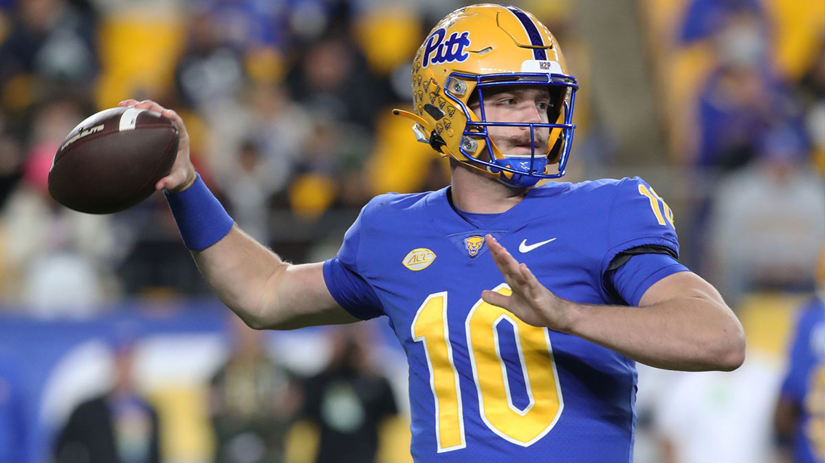 Pittsburgh football quarterback Eli Holstein