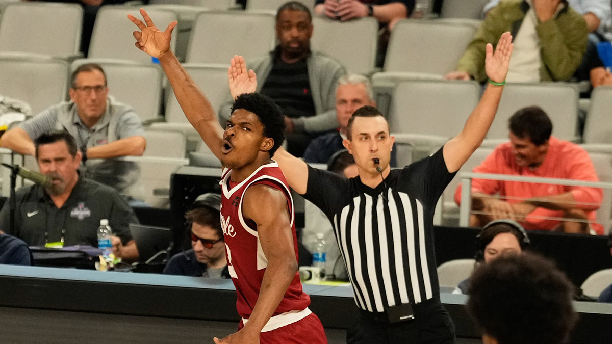 Temple Owls guard Hysier Miller (3) reacts after scoring a three point basket against the Florida Atlantic Owls during the second half at Dickies Arena