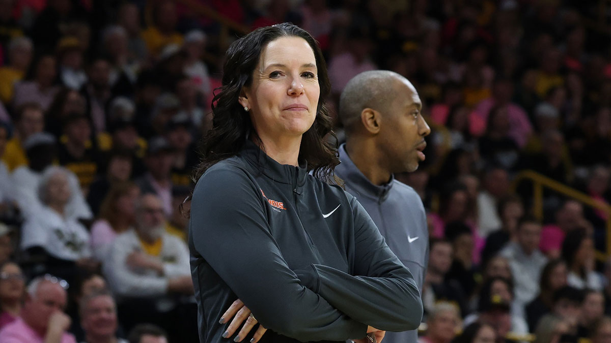Ilinois Fighting Illini head coach Shauna Green watches her team play the Iowa Hawkeyes during the second half