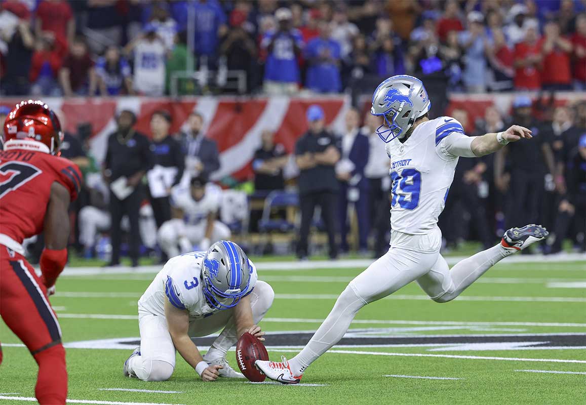 Detroit Lions place kicker Jake Bates (39) kicks a field goal with time expiring to give the Lions a win over the Houston Texans at NRG Stadium.