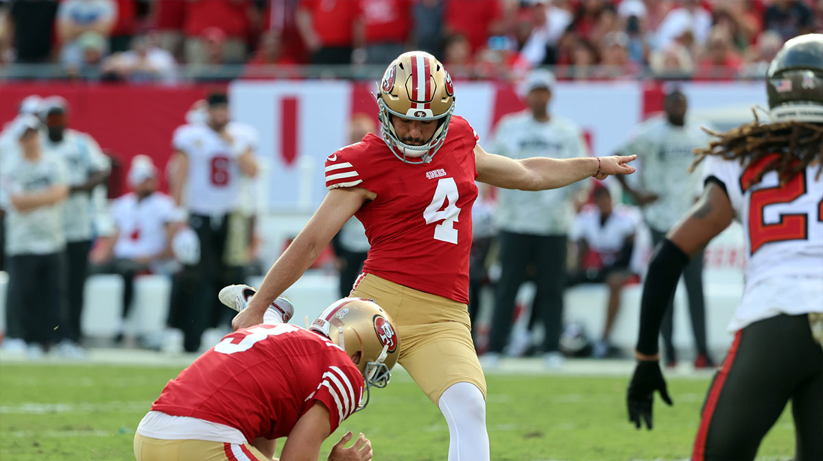 San Francisco 49ers place kicker Jake Moody (4) makes the game winning field goal against the Tampa Bay Buccaneers during the second half at Raymond James Stadium.