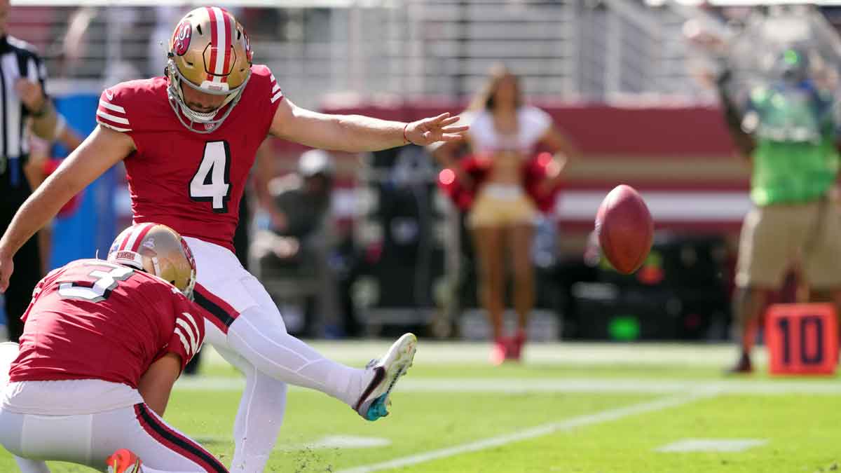 San Francisco 49ers place kicker Jake Moody (4) kicks a field goal against the Arizona Cardinals during the second quarter at Levi's Stadium. Moody might make his return for the 49ers vs. the Buccaneers in Week 10.