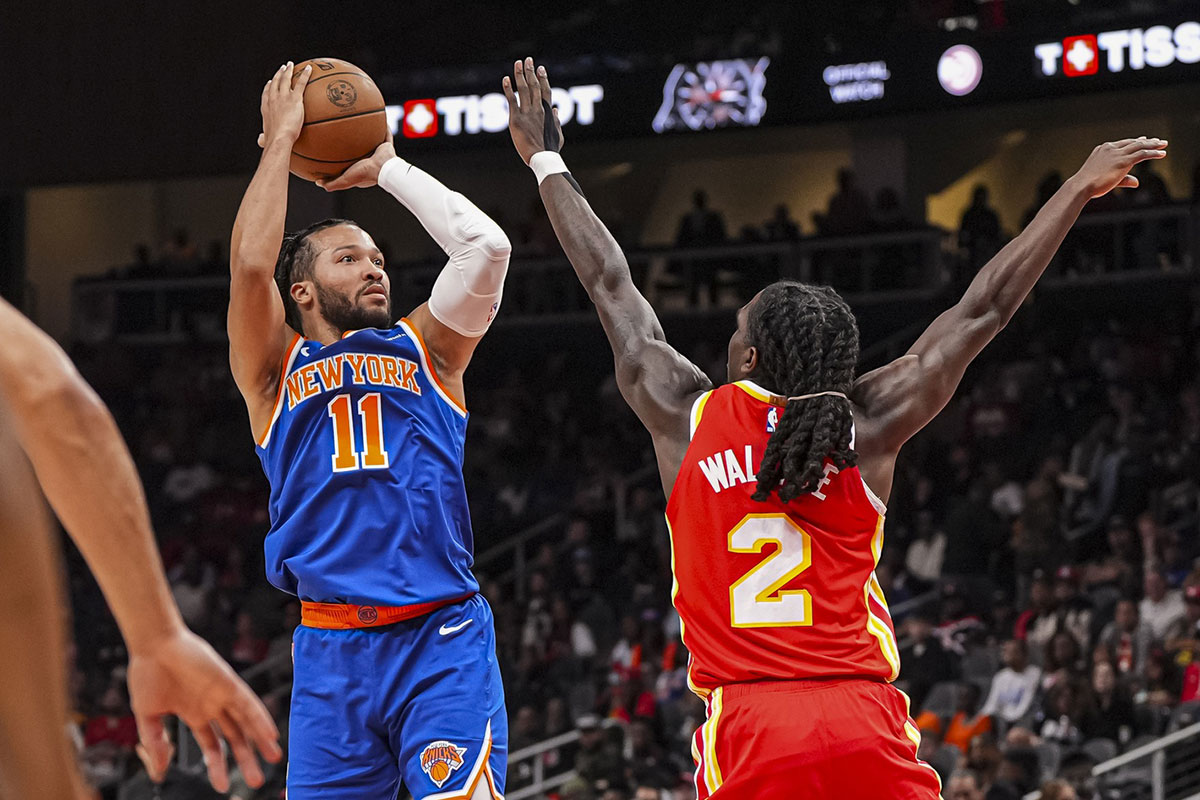 New York Knicks Guard Jalen Brunson (11) shoots through Atlanta Hawks Guard Keaton Vallace (2) during the first half of the Arena state farm.